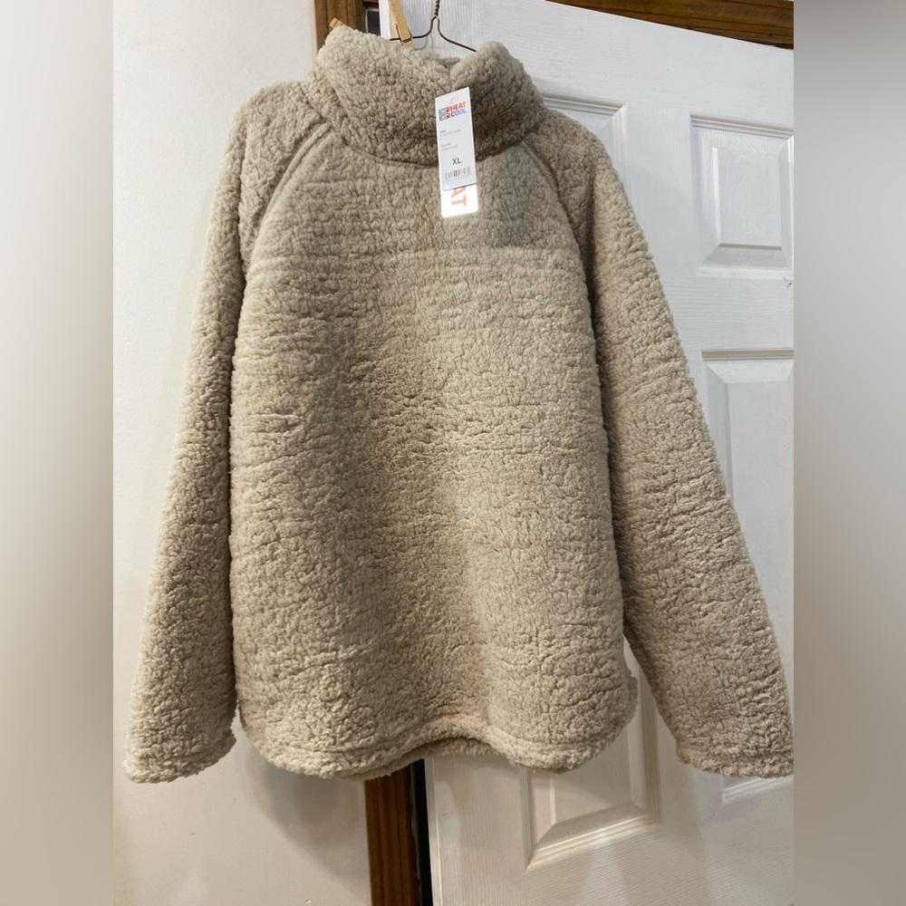 Sherpa too. Brand new. Tag on it. $20  tan in color